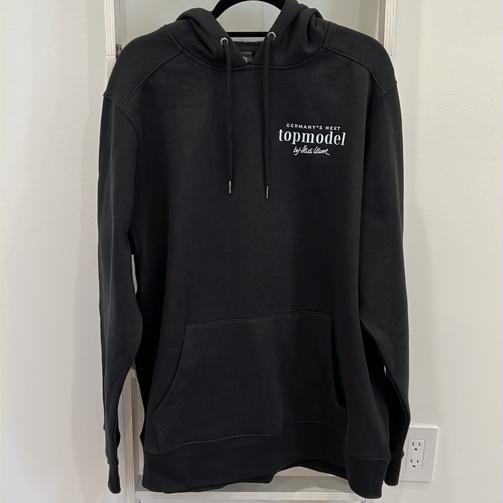 DISTRICT GERMANY*S NEXT TOP MODEL CREW BLACK HOODIE